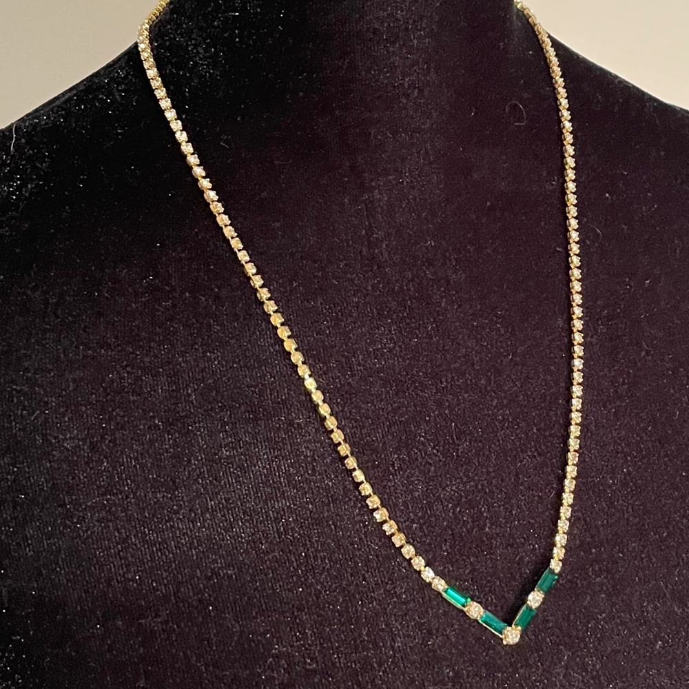Vintage Gold‎ Tone V-Shape Necklace Rhinestone Emerald Green Baguette Accent 16"